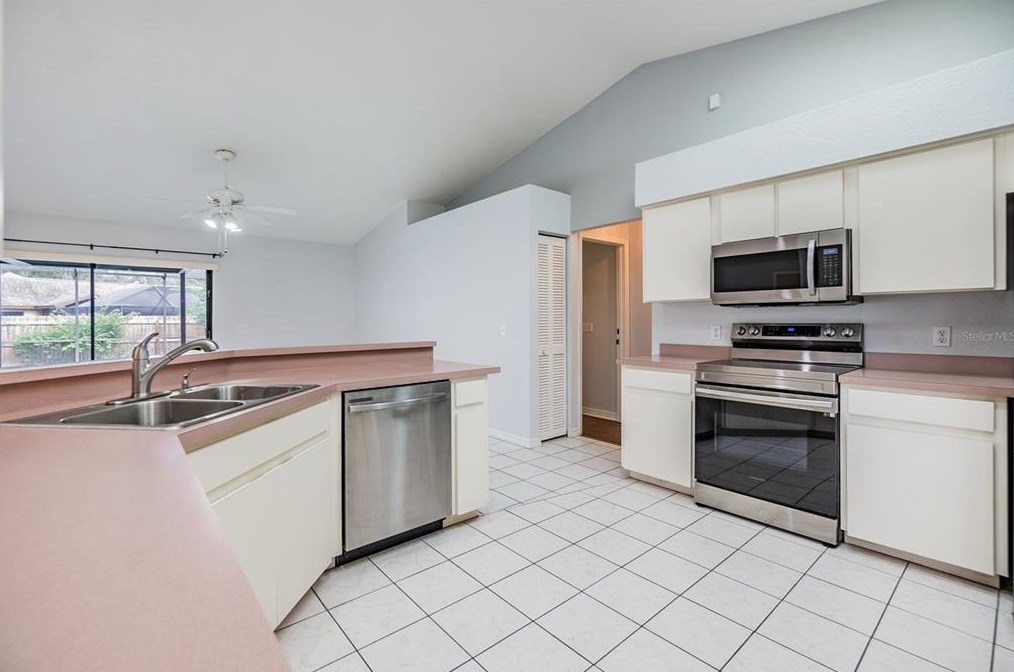 1014 Windsor Way, Lutz FL  33559-6737 exterior