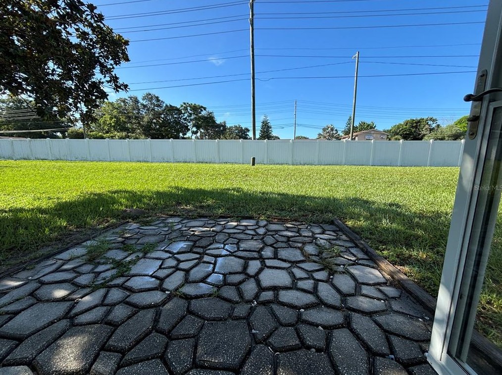 2300 Bancroft Cir, Palm Harbor FL  34683-2530 exterior