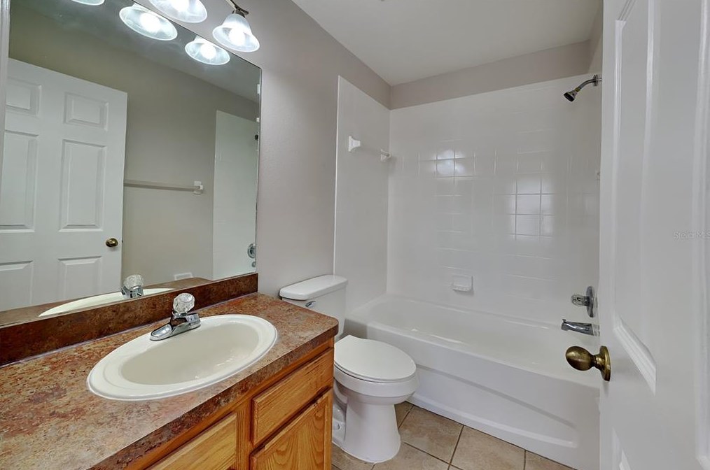 1922 Fiesta Ridge Ct, Tampa FL 33604-7700 exterior