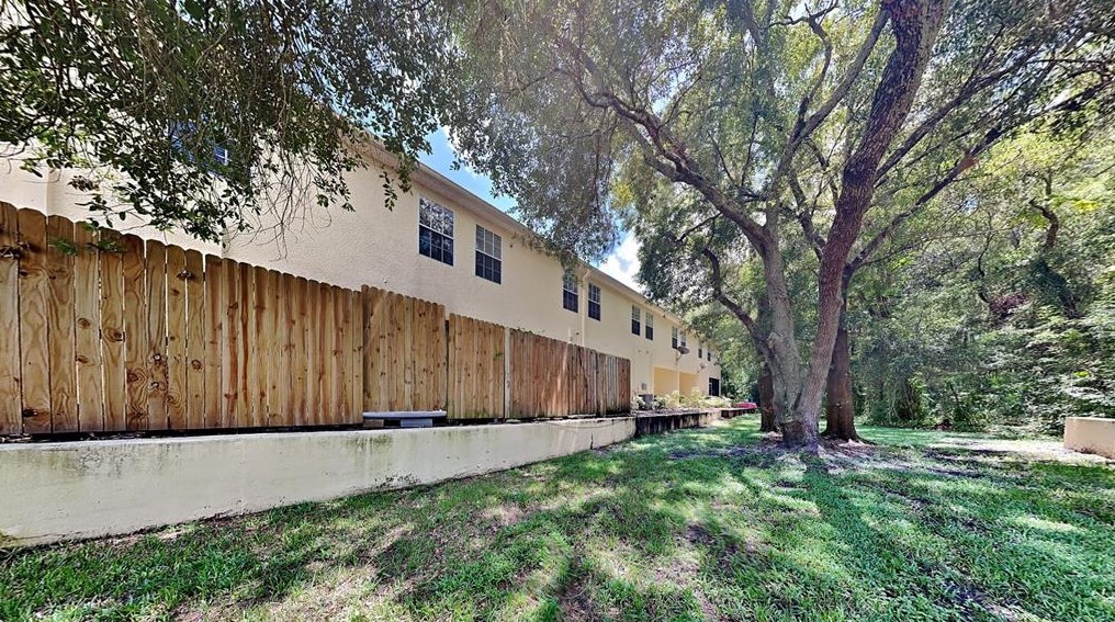 1922 Fiesta Ridge Ct, Tampa FL 33604-7700 exterior