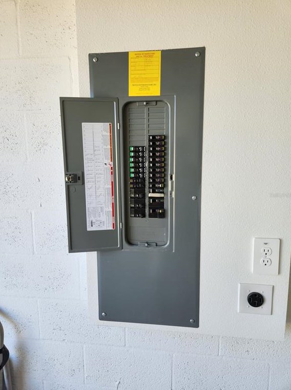 10007 Ojus Dr, Tampa FL 33617-3931 exterior