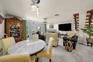 1661 Watermark Cir NE, Saint Petersburg, FL 33702 - Photo 9