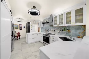 1661 Watermark Cir NE, Saint Petersburg, FL 33702 - Photo 11