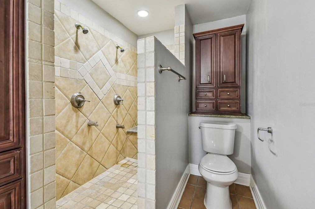 6711 9 Ave, Saint Petersburg FL  33710-6139 exterior