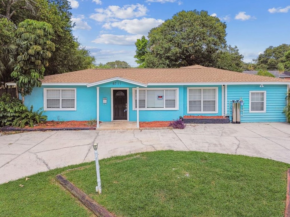 6711 9 Ave, Saint Petersburg FL  33710-6139 exterior