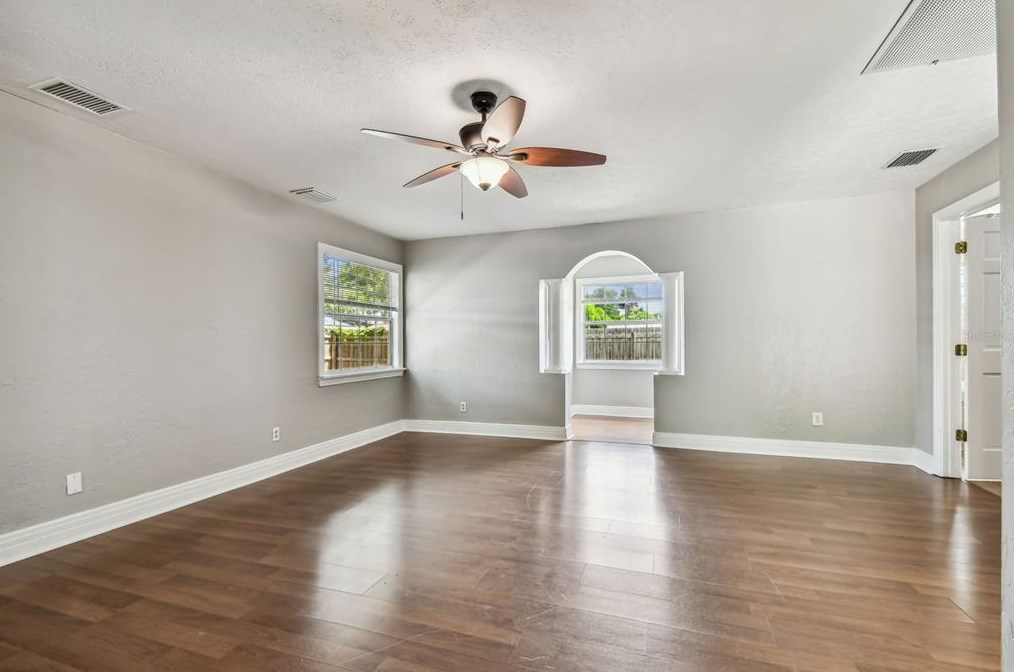 6711 9 Ave, Saint Petersburg FL  33710-6139 exterior