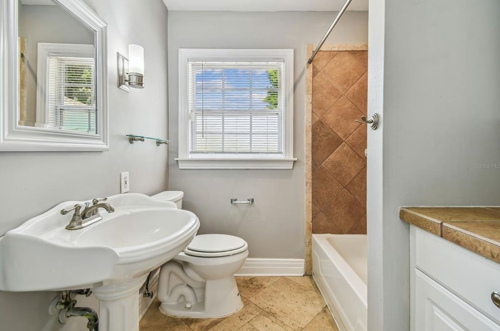 6711 9 Ave, Saint Petersburg FL  33710-6139 exterior