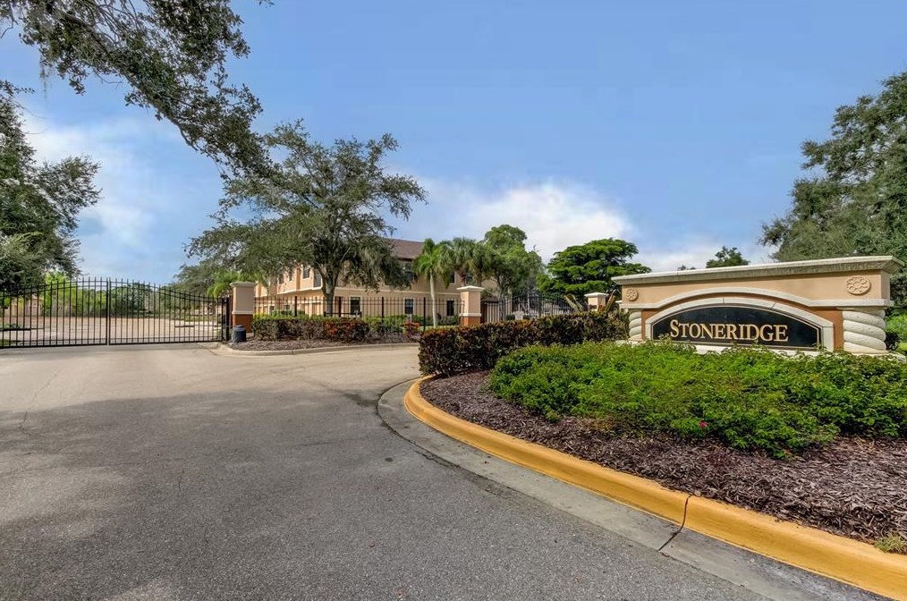 4205 Via Piedra Cir, Sarasota FL  34233-1480 exterior