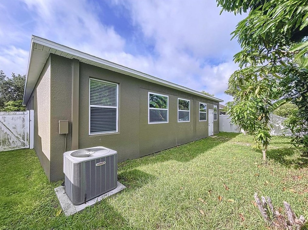 13407 Graham Yarden Dr, Riverview FL 33579-2391 exterior