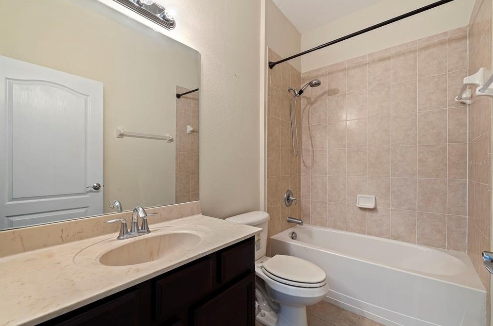 10831 Breaking Rocks Dr, Tampa FL 33647-3585 exterior