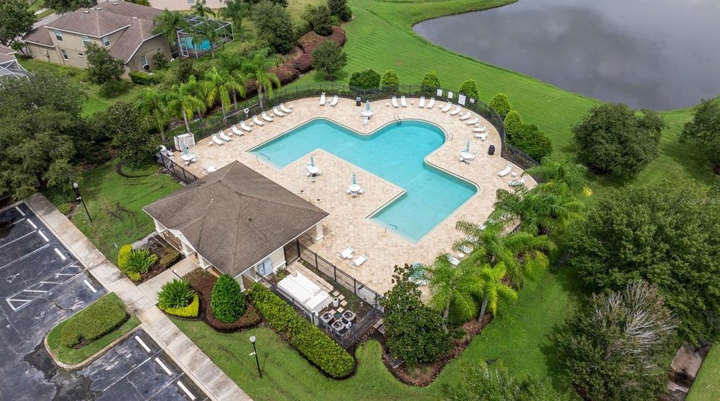 10831 Breaking Rocks Dr, Tampa FL 33647-3585 exterior