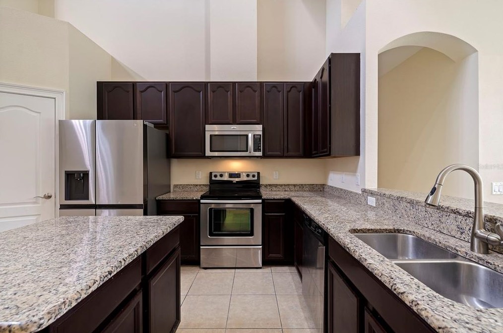 10831 Breaking Rocks Dr, Tampa FL 33647-3585 exterior