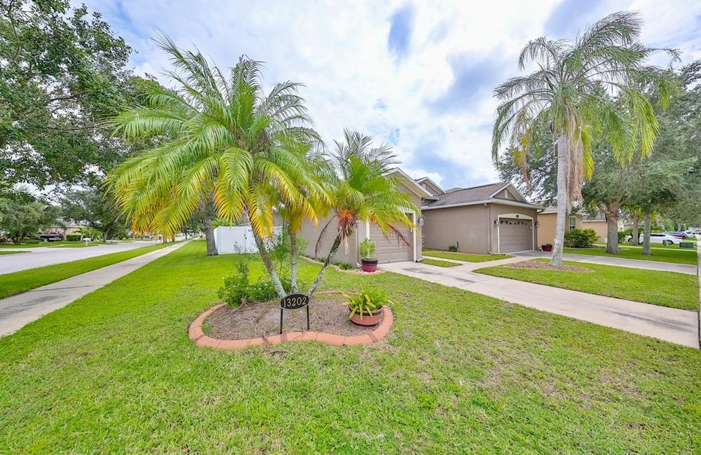 13202 Graham Yarden Dr, Riverview FL 33579-2386 exterior