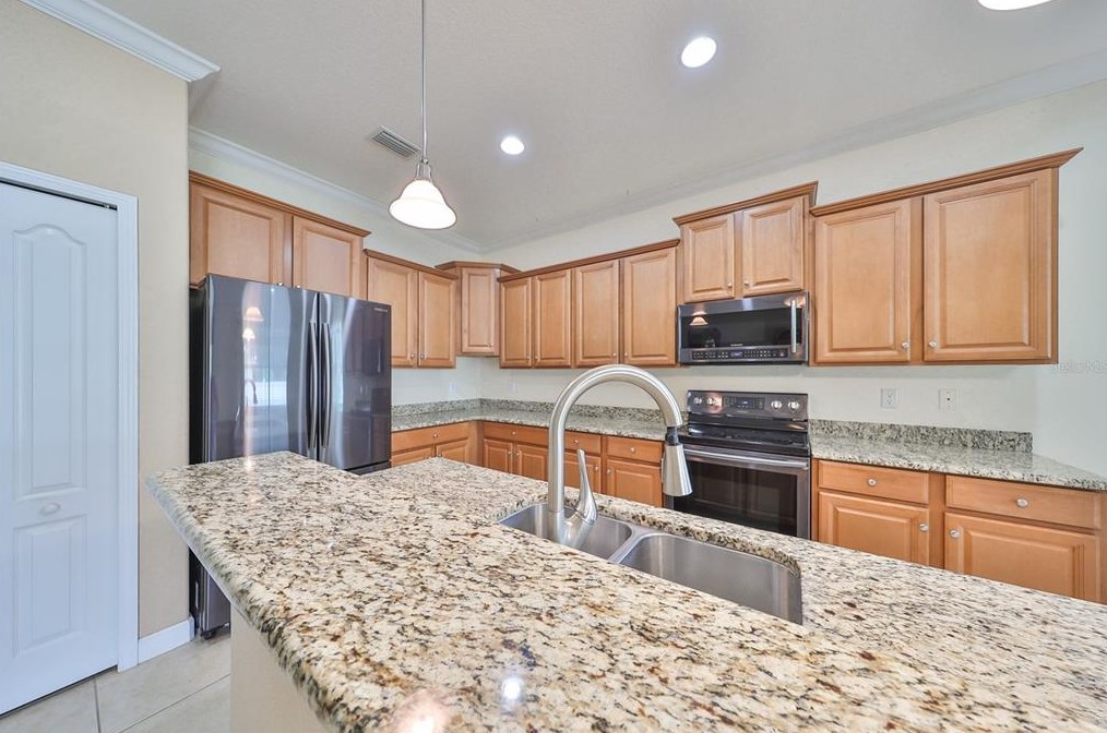 13202 Graham Yarden Dr, Riverview FL 33579-2386 exterior