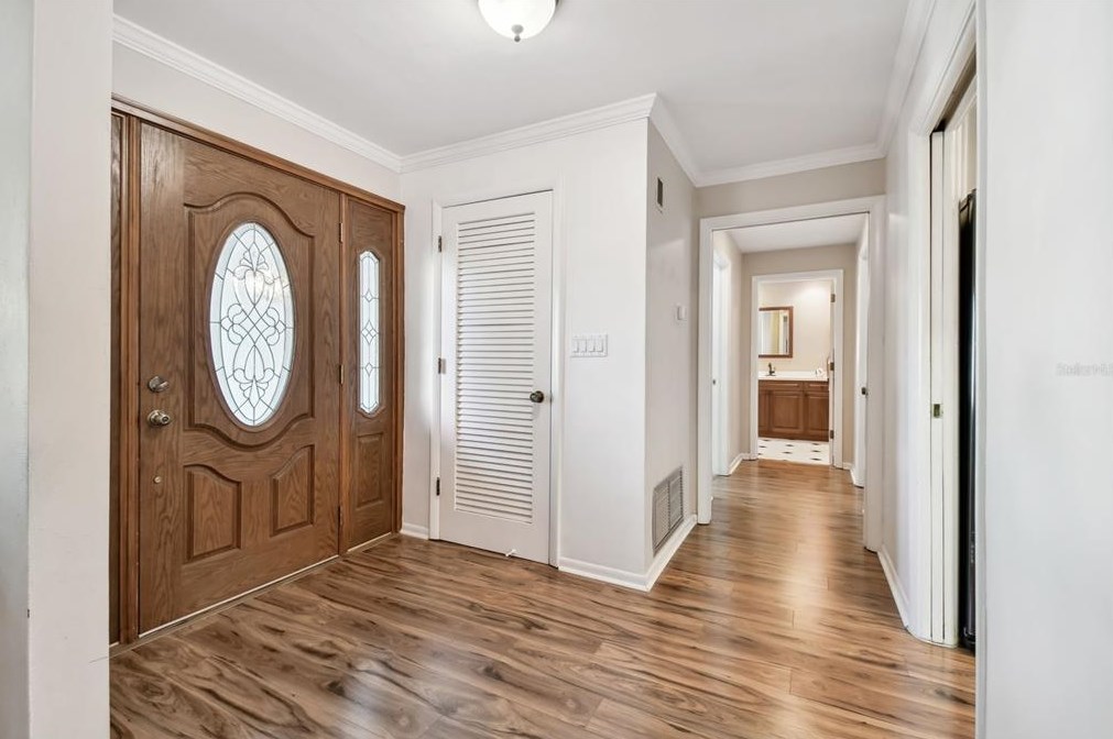 10221 Imperial Pt Dr, Largo FL 33774-5018 exterior