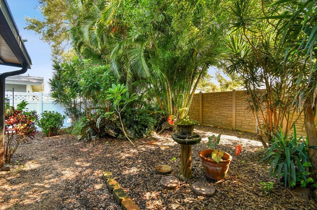 10221 Imperial Pt Dr, Largo FL 33774-5018 exterior