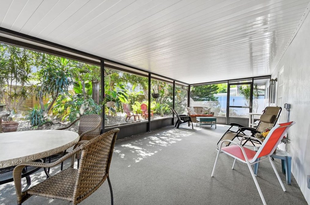 10221 Imperial Pt Dr, Largo FL 33774-5018 exterior