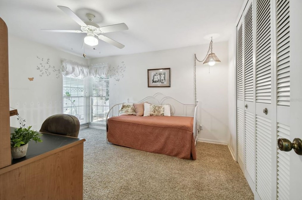 10221 Imperial Pt Dr, Largo FL 33774-5018 exterior