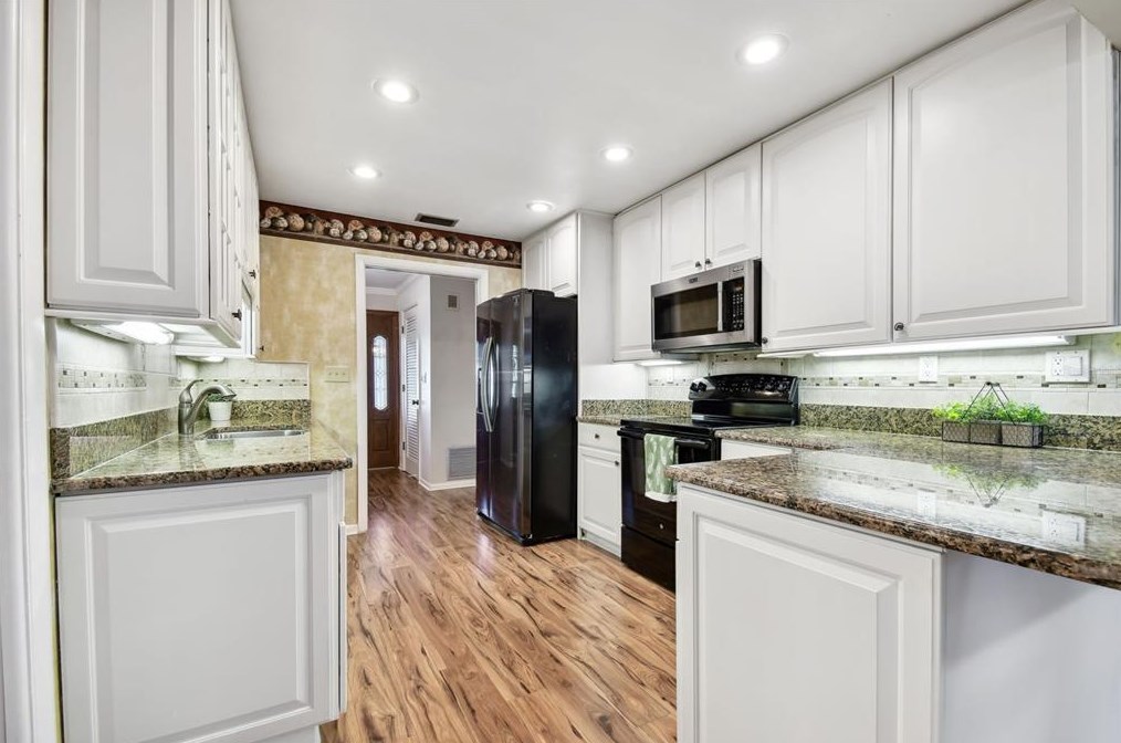 10221 Imperial Pt Dr, Largo FL 33774-5018 exterior