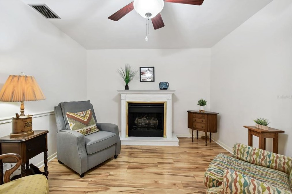 10221 Imperial Pt Dr, Largo FL 33774-5018 exterior