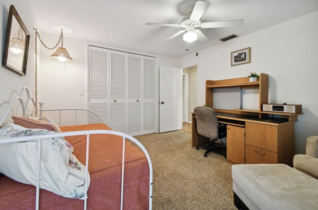 10221 Imperial Pt Dr, Largo FL 33774-5018 exterior