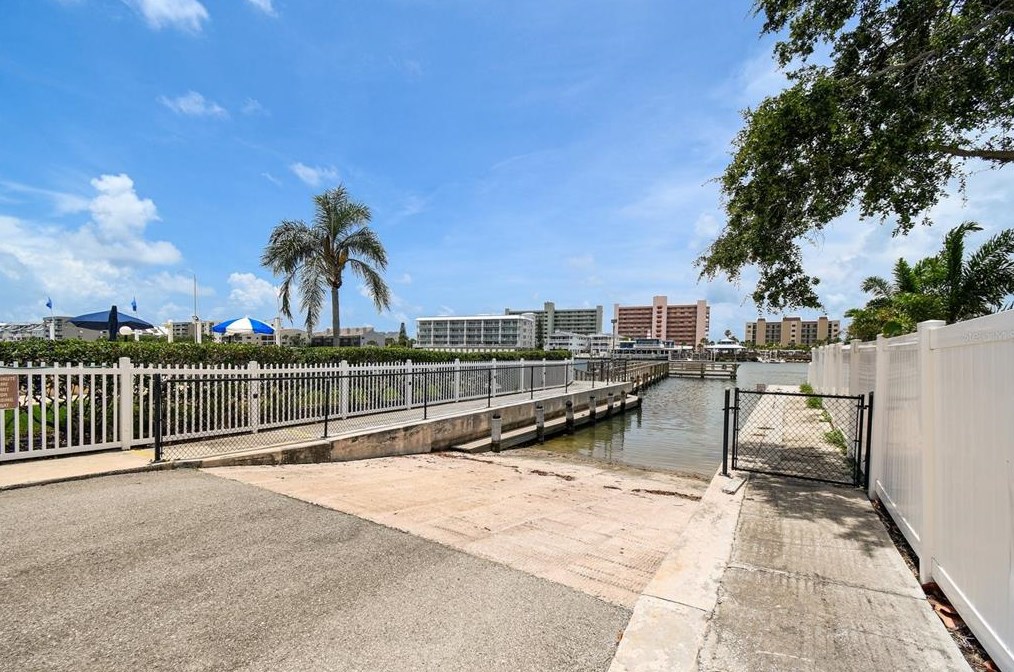 10221 Imperial Pt Dr, Largo FL 33774-5018 exterior