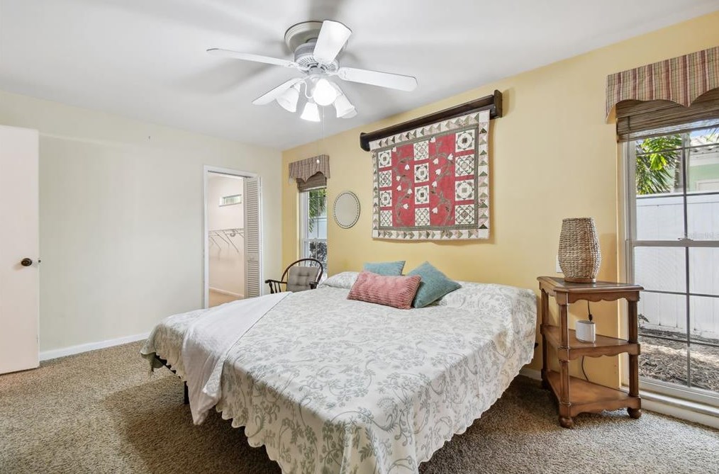 10221 Imperial Pt Dr, Largo FL 33774-5018 exterior