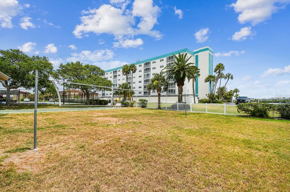 10221 Imperial Pt Dr, Largo FL 33774-5018 exterior