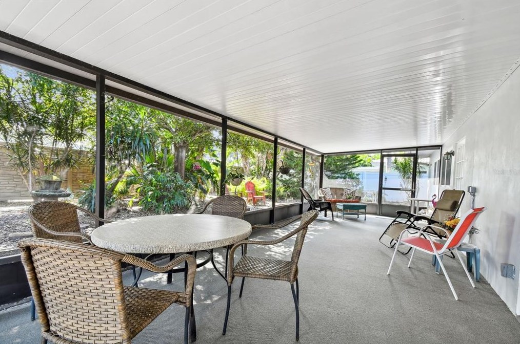 10221 Imperial Pt Dr, Largo FL 33774-5018 exterior