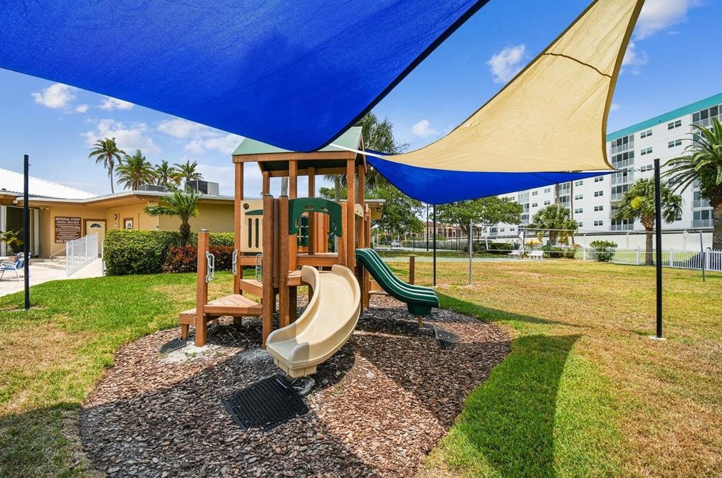 10221 Imperial Pt Dr, Largo FL 33774-5018 exterior