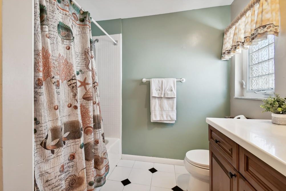 10221 Imperial Pt Dr, Largo FL 33774-5018 exterior