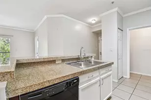 5608 Pinnacle Heights Cir, Tampa, FL 33624 - Photo 7