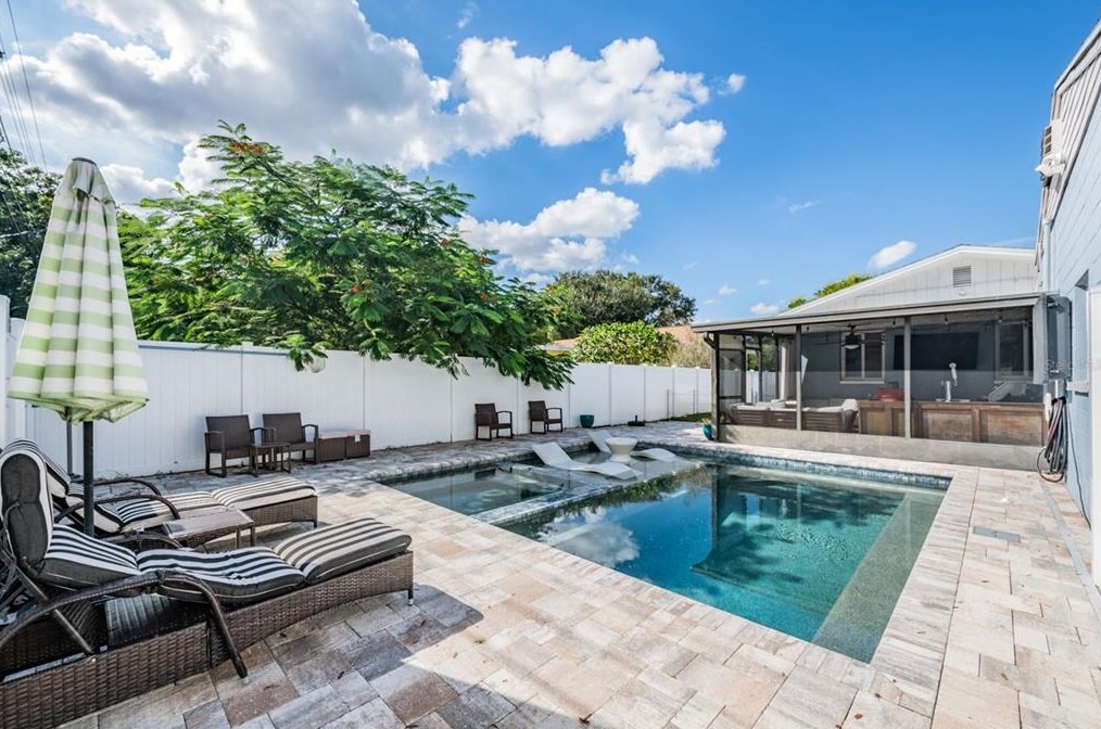 3100 34 Ave, Saint Petersburg FL  33713-1523 exterior