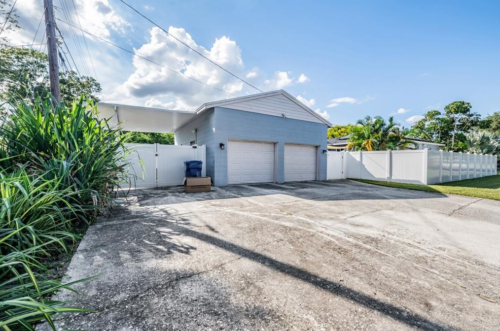 3100 34 Ave, Saint Petersburg FL  33713-1523 exterior