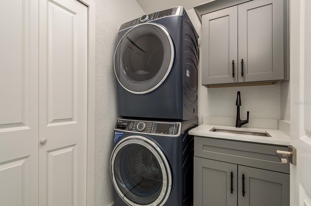 1345 Curlew Rd, Dunedin FL 34698-1924 exterior