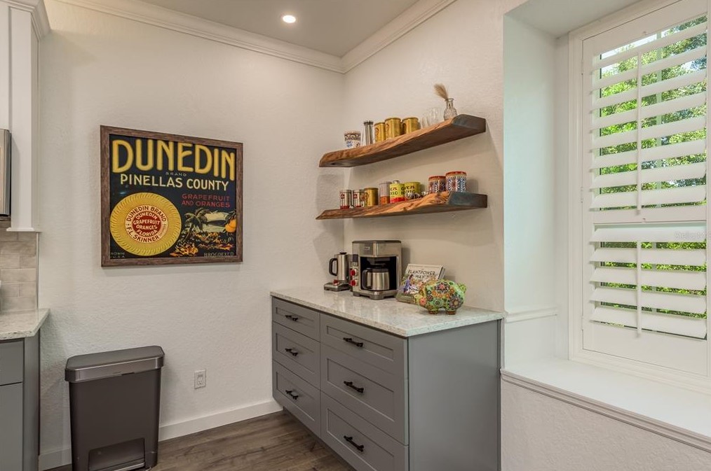 1345 Curlew Rd, Dunedin FL 34698-1924 exterior