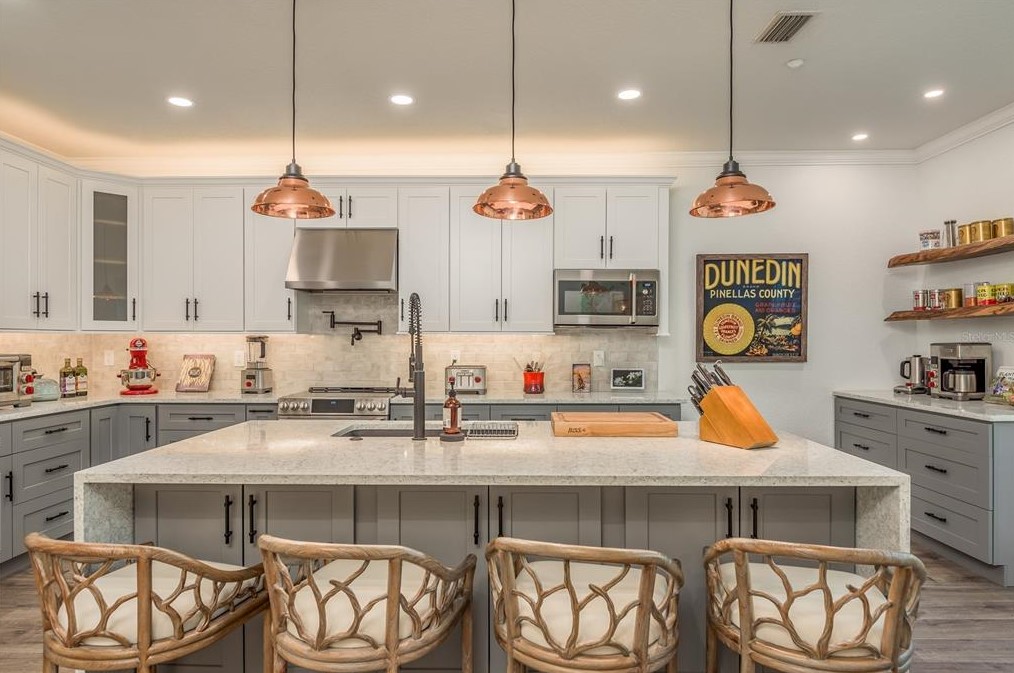 1345 Curlew Rd, Dunedin FL 34698-1924 exterior