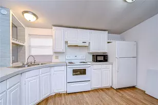 6825 23rd St, Zephyrhills, FL 33542 - Photo 9