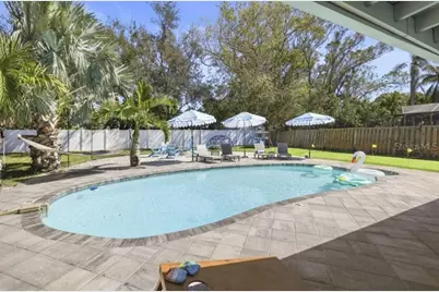 10075 W Bay Street, Seminole, FL 33776 - Photo 17