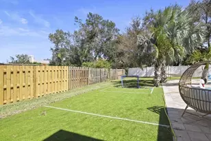 10075 W Bay St, Seminole, FL 33776 - Photo 25