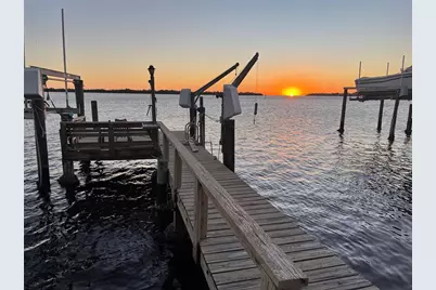 6151 Bayou Grande Boulevard NE, Saint Petersburg, FL 33703 - Photo 11