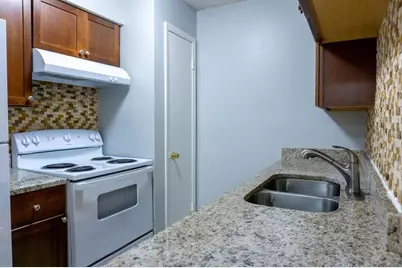 237 Thorn Tree Place #237, Brandon, FL 33510 - Photo 13