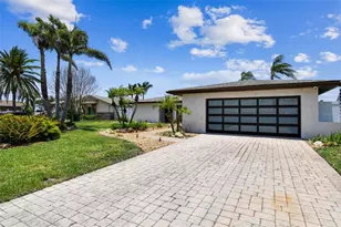 11683 Grove St, Seminole, FL 33772 - Photo 9