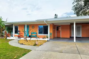 552 Tradewinds Dr, Dunedin, FL 34698 - Photo 1