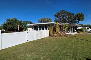 552 Tradewinds Dr, Dunedin, FL 34698 - Photo 17