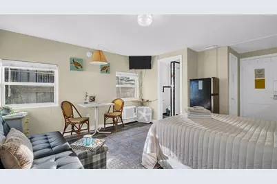 483 E Shore Drive #D3, Clearwater Beach, FL 33767 - Photo 5