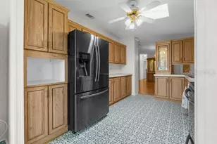 34124 Estates Ln, Wesley Chapel, FL 33543 - Photo 9