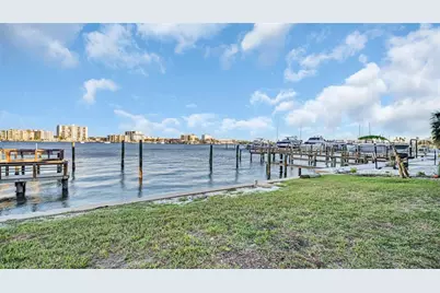 483 E Shore Drive #D4, Clearwater Beach, FL 33767 - Photo 11
