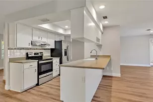 7801 17th Way N, Saint Petersburg, FL 33702 - Photo 13