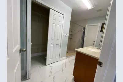 8601 Twin Lakes Boulevard, Tampa, FL 33614 - Photo 39